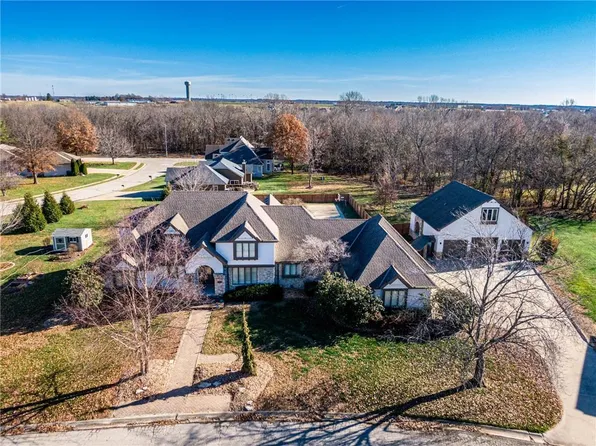 219 Brookside Dr, Paola, KS 66071