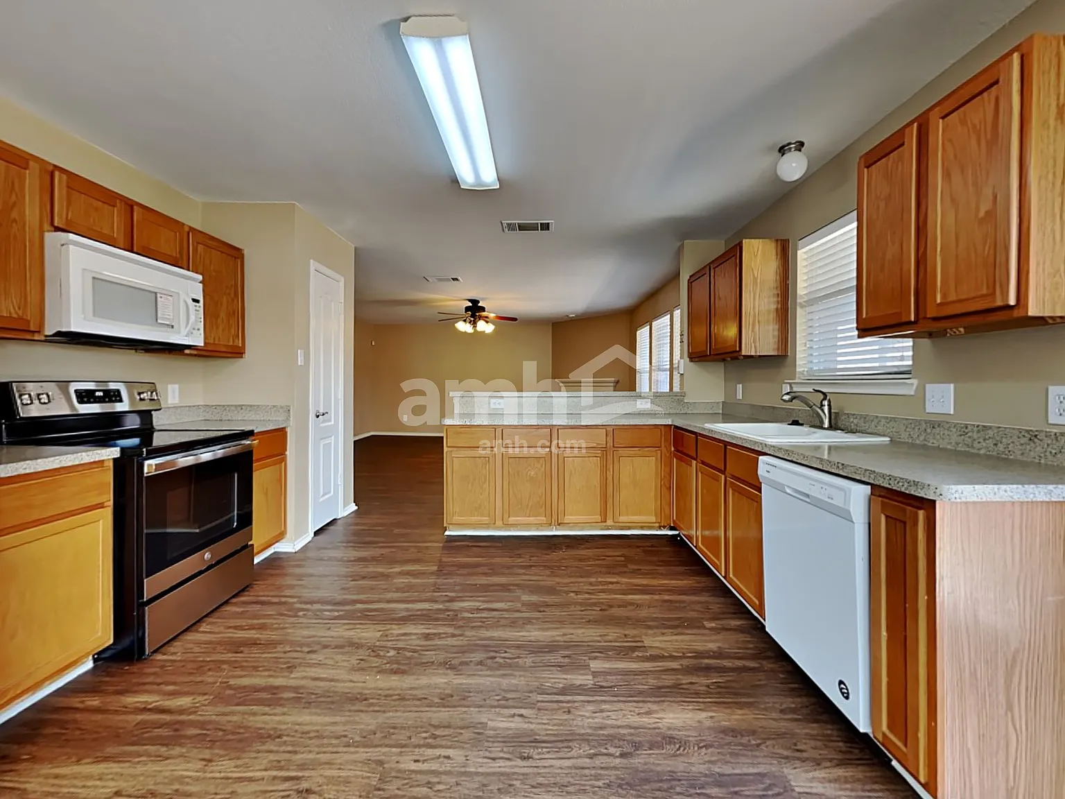 4 bed, 2.5 bath, 3086 sqft, $2,655 — Photo 3