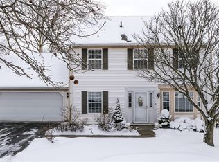 8 Hudson Common Dr, Hudson, OH 44236