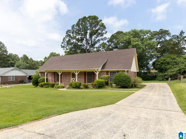 712 Peterson Dr, Gardendale, AL 35071