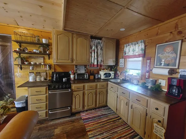 454 Colonel Dr, Burnside, KY 42519