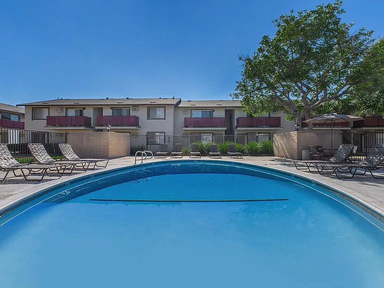 Del Amo Apartment Homes — Photo 9
