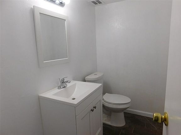 3rd image of 2712 Patricia Ln