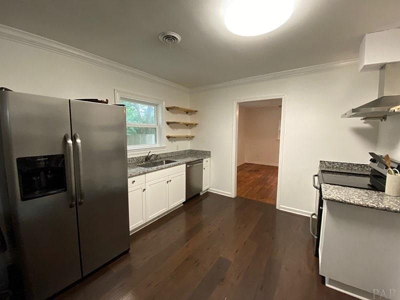 1st image of 712 Gentian Dr