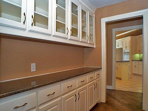 4th image of 615 Park Place Ct
