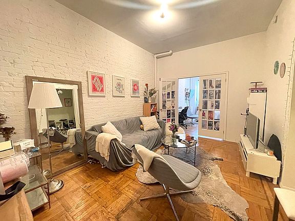 2nd image of 303 E 6th St #5