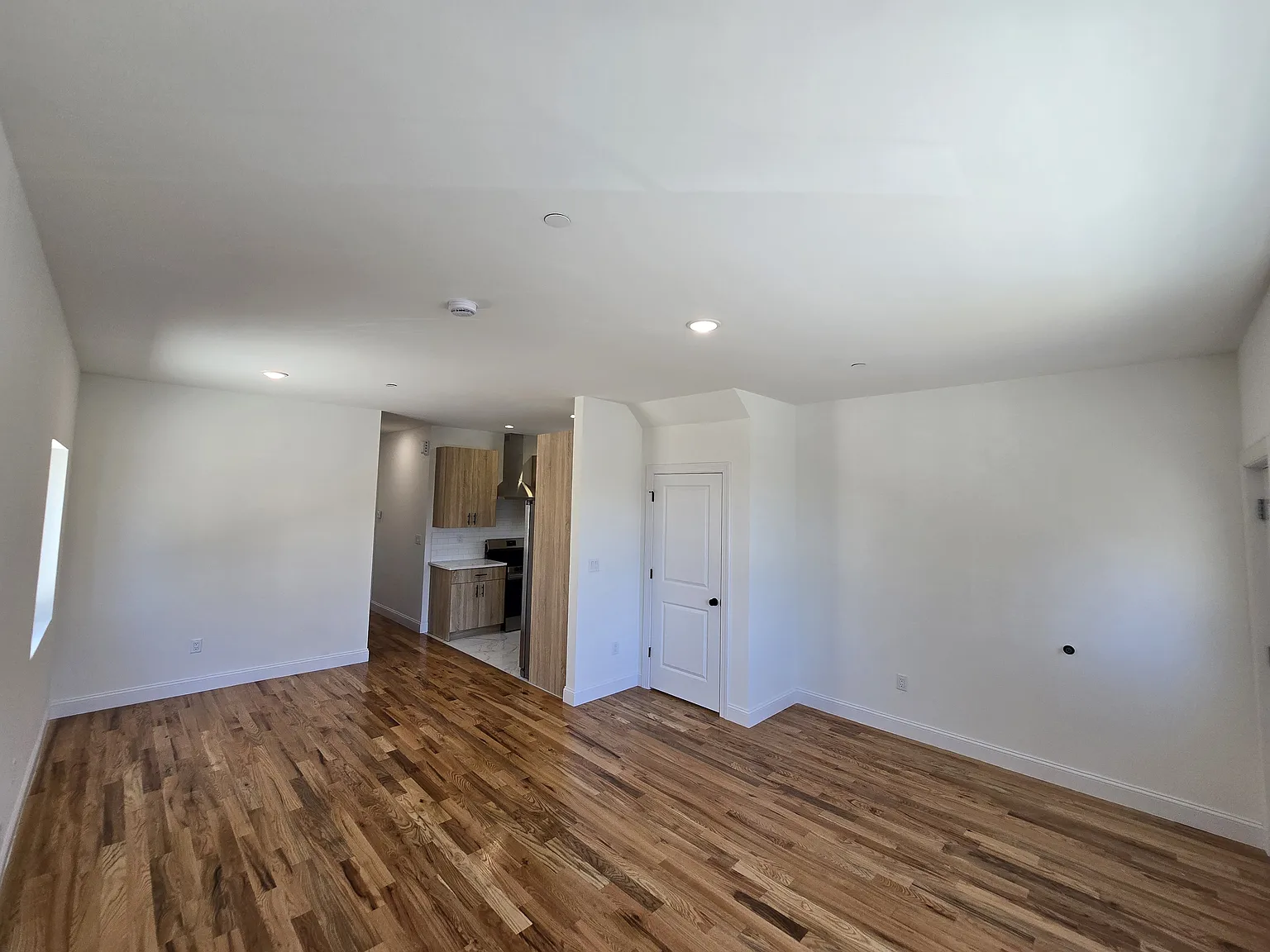 3 bed, 2016 sqft, $3,900 — Photo 4