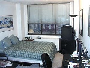 3rd image of 5 E 22nd St
