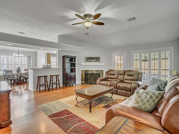 4th image of 4615 Five Knolls Dr