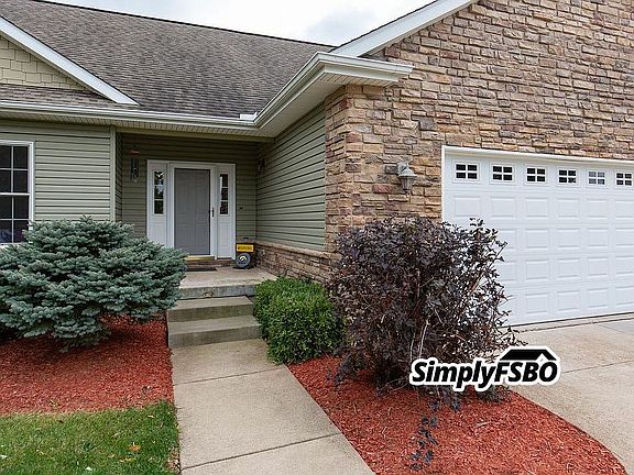 3rd image of 1005 9th Street Ct E