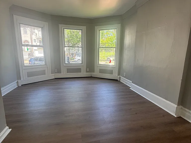 152 Chadwick Ave #1R — Photo 1