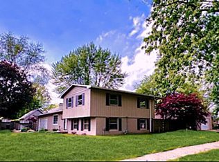 2402 Barberry Dr, Champaign, IL 61821