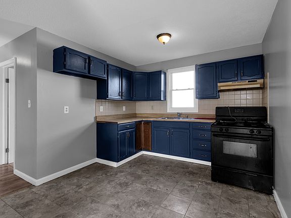 5th image of 4 Hewitt Ave Floor 1
