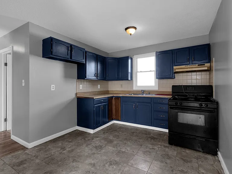4 Hewitt Ave #1 — Photo 5