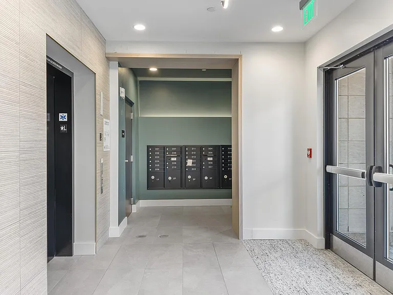 301 Border St #302 — Photo 31