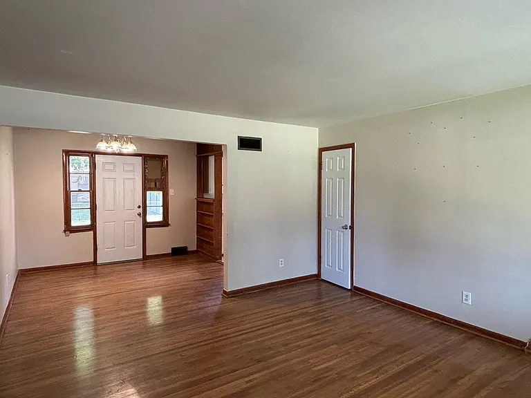 1321 E Wassall St — Photo 2