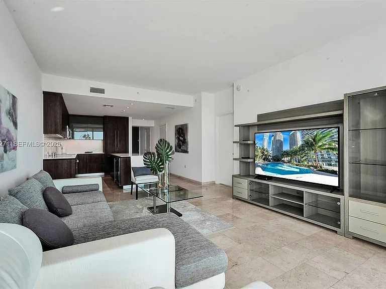 88 SW 7th St #2106 — Photo 15