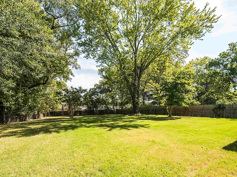 641 Fletcher Rd — Photo 39