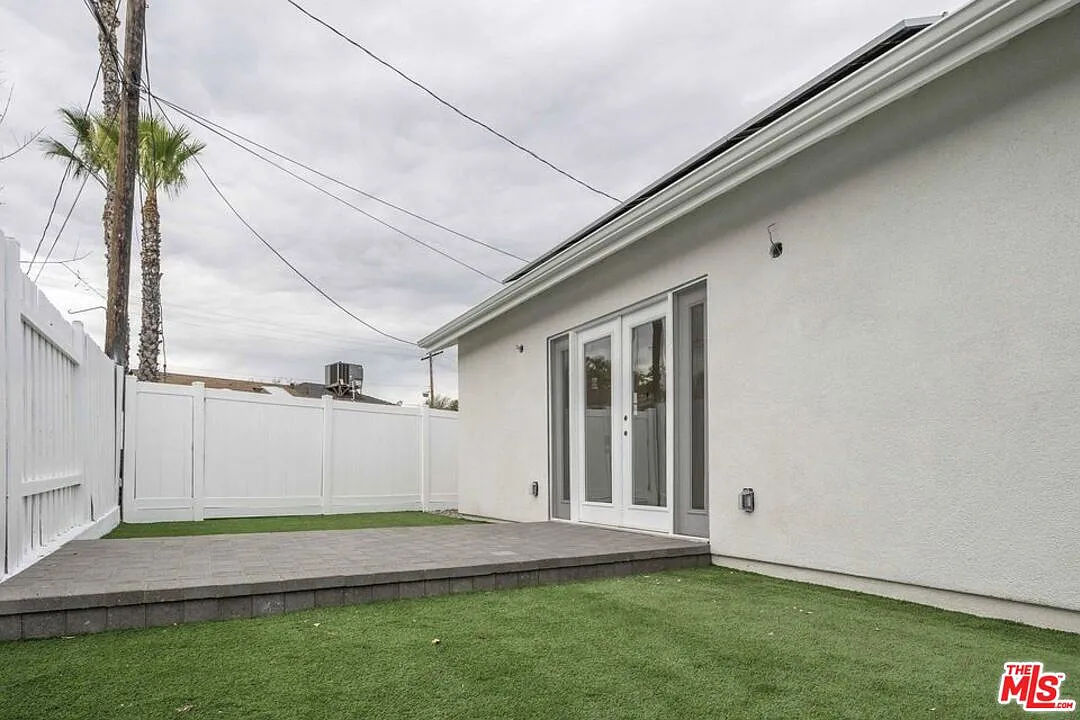 2 bed, 1.0 bath, $2,799 — Photo 2