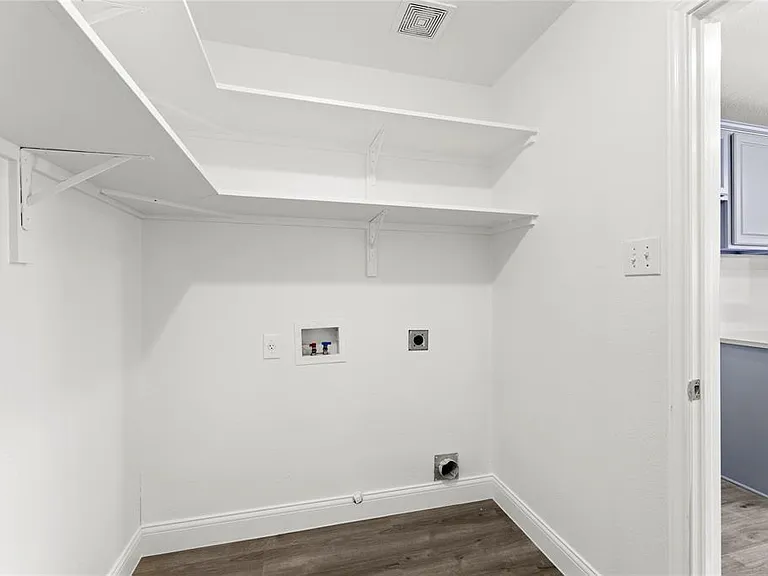 1701 Silverwood Ln — Photo 20