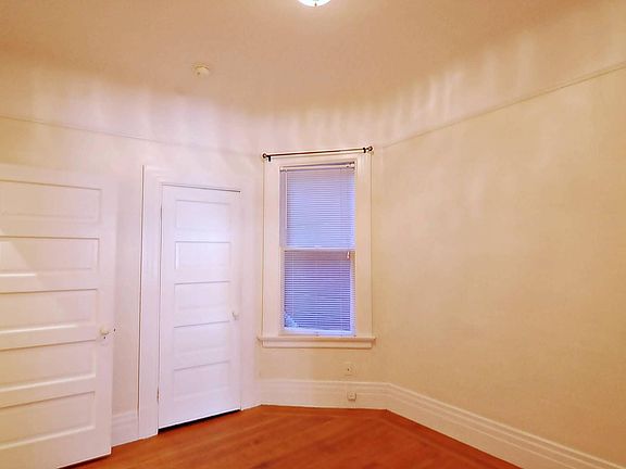3rd image of 233 Collingwood St