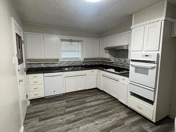 3rd image of 1240 22nd St NE