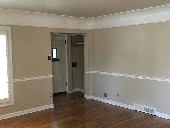 Cove ceiling/hardwood floors