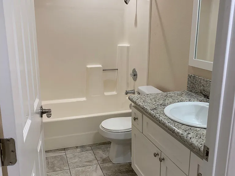 1677 Melrose Ave #B — Photo 9