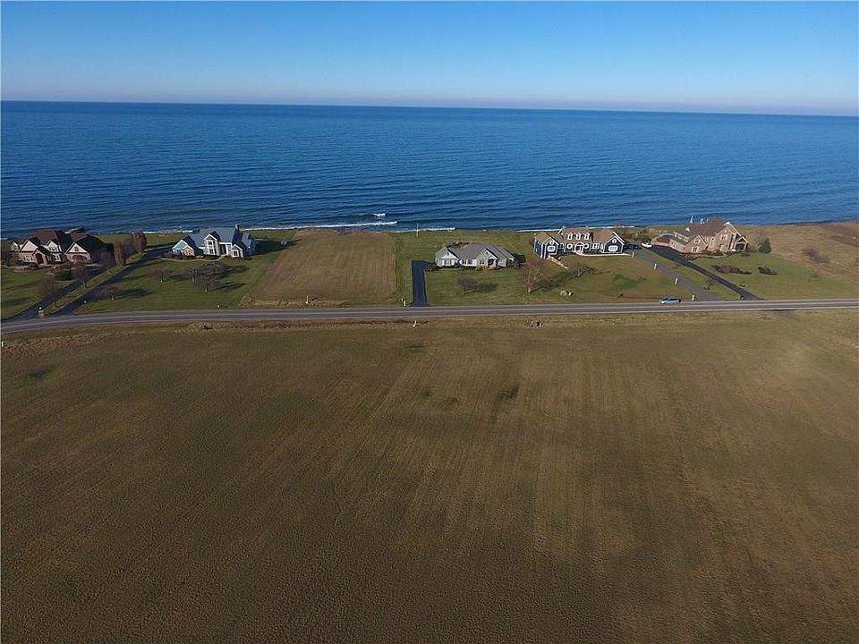 1st image of 4832 Lakewood Dr #212