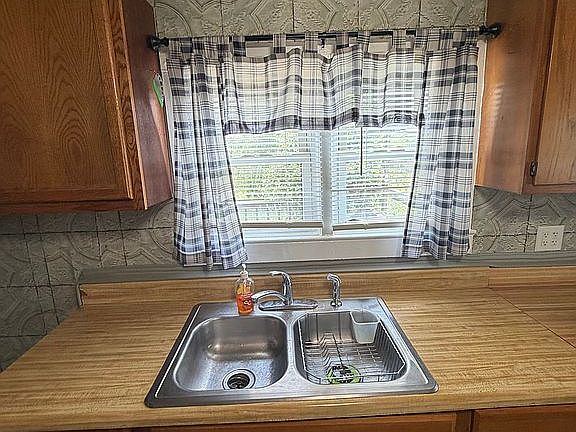 5th image of 623 McVey Rd