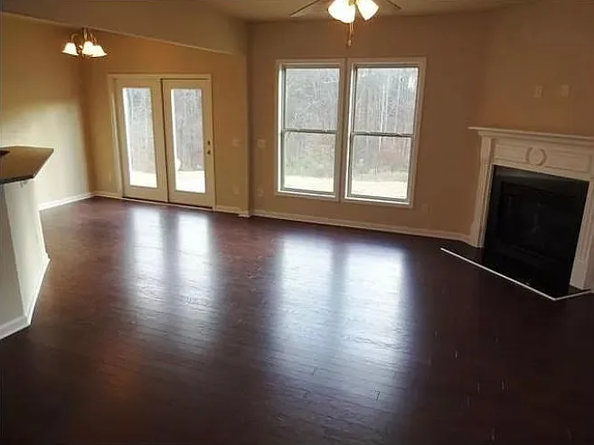 1906 Charcoal Ives Rd — Photo 3