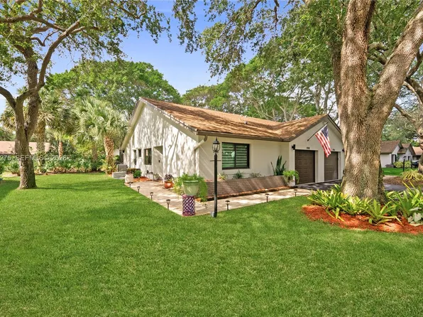 4148 Palm Forest Dr N, Delray Beach, FL 33445