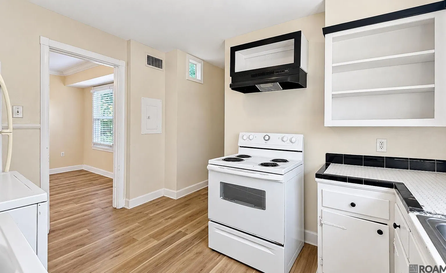 2 bed, 1019 sqft, $1,225 — Photo 4
