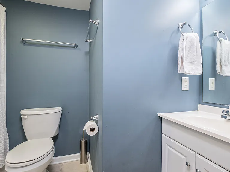 100 Melbourne Park Cir #B — Photo 18