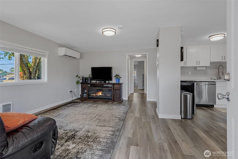 4th image of 1403 E 64th Street