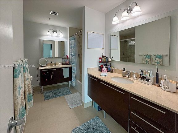 3rd image of 1900 N Bayshore Dr APT 2912