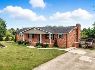 179 Kiziah Ln, Hickory, NC 28601