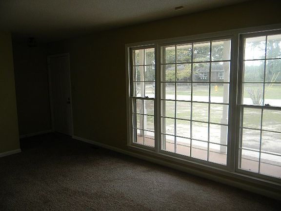 3rd image of 2410 Hickory Dr