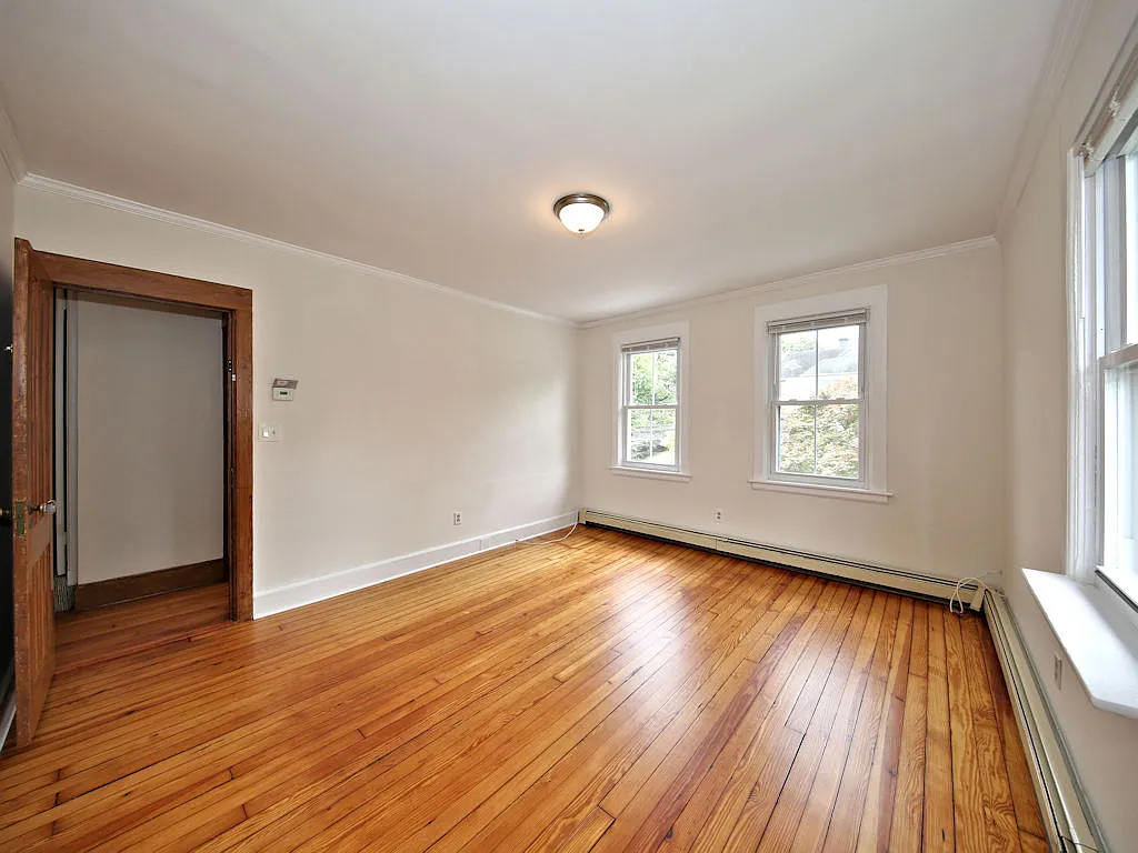 Apartment for Rent — Photo 3