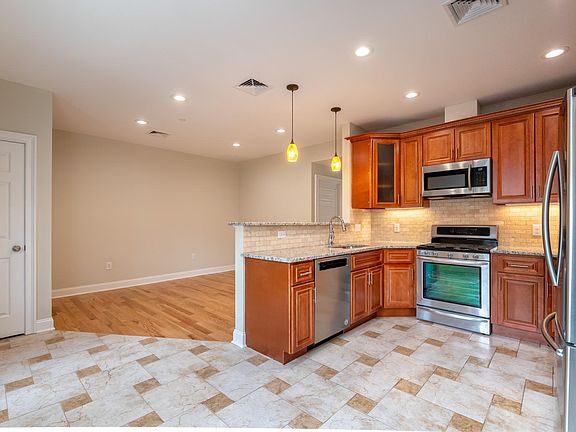 3rd image of 277 Lanza Ave APT 1