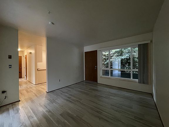 5th image of 5121 24th Ave NE #5
