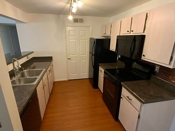 4th image of 231 W Horizon Ridge Pkwy APT 1421