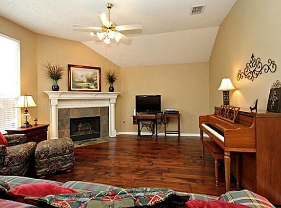 3rd image of 3521 Kimble Dr