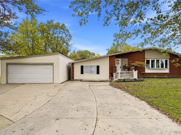 76 6th Ave, Lancaster, NY 14086
