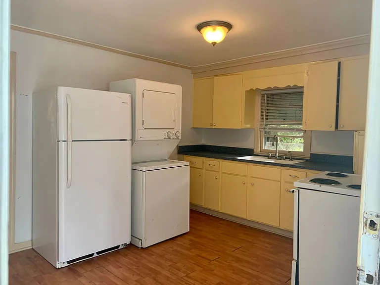 1409 Bay St — Photo 14