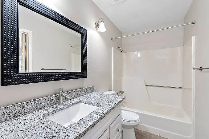 Midland Court Apartments — Photo 3