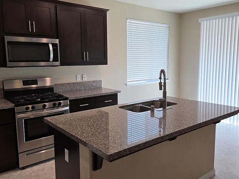 1443 Greenbrier Dr — Photo 10