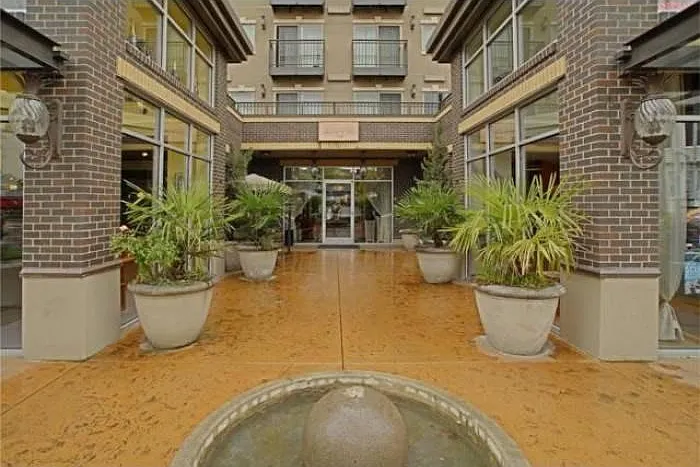 1125 E Olive St #106 — Photo 2