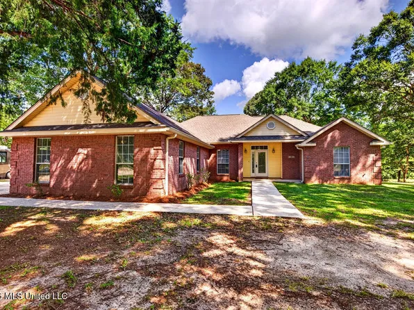 91 Cedar Wood Dr, Perkinston, MS 39573