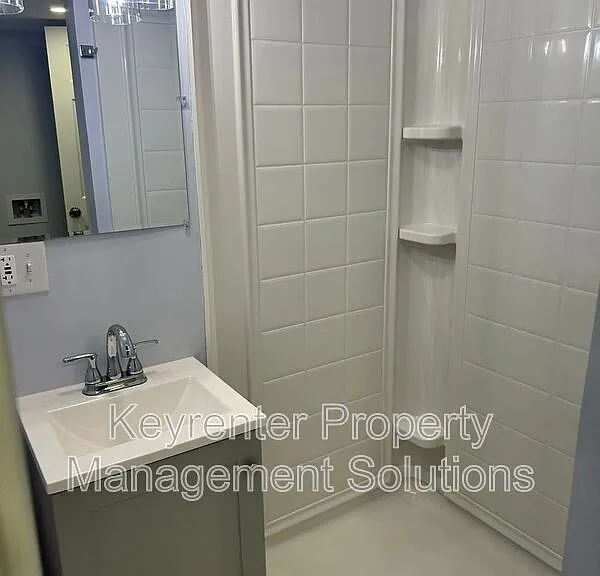 421 N Charlotte Ave — Photo 35